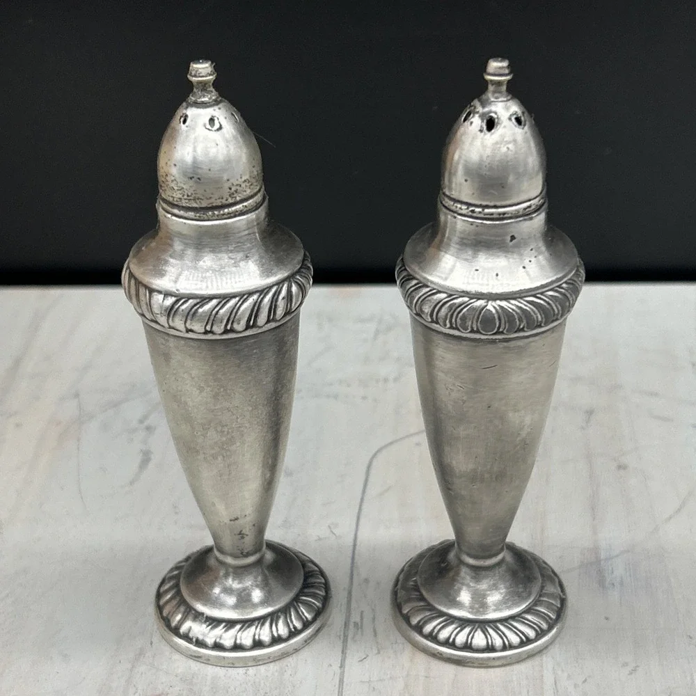 Vintage W.B. Mfg. Co. #3124 Salt & Pepper Set